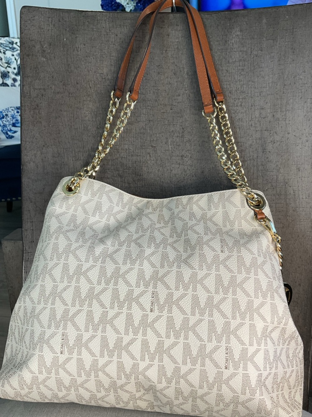 Michael Kors Raven Large Shoulder Tote in Vanilla Signature – Like New! - Picture 11 of 16